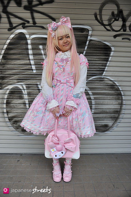 120415-0462: Japanese street fashion in Harajuku, Tokyo (Angelic Pretty)