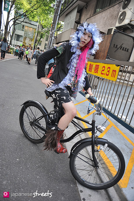 120429-1574: Japanese street fashion in Harajuku, Tokyo (Broken Doll, maruco maruca)
