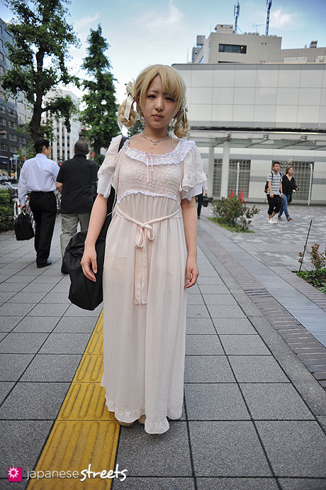 120702-0217 - Japanese street fashion in Shibuya, Tokyo (DMJ kitaakabane, LIVETION, TaBoo)