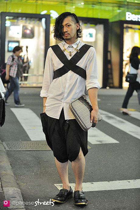 120812-0351 - Japanese street fashion in Harajuku, Tokyo (Umitos, Komakino, Damir doma, Trussardi, Mawi, Juun.j)