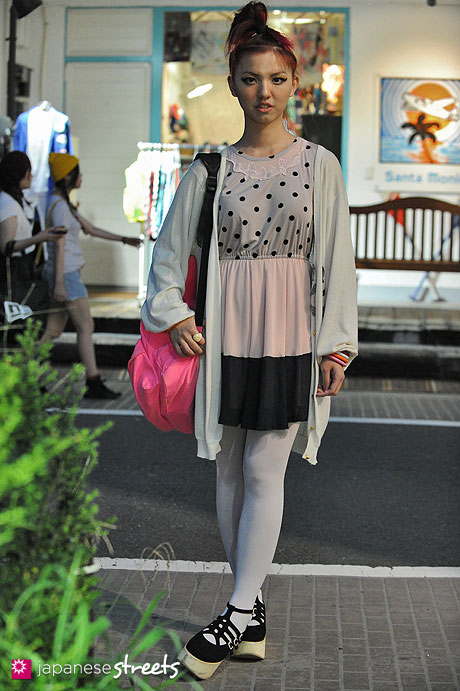 120904-5646 - Japanese street fashion in Harajuku, Tokyo (Dressy Daisy, Super Lovers, VANS, Tokyo Bopper)