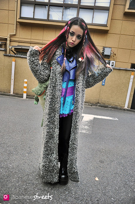 111127-1286: Japanese street fashion in Harajuku, Tokyo (Hair Janie Jones, demonia, 6％DOKIDOKI)