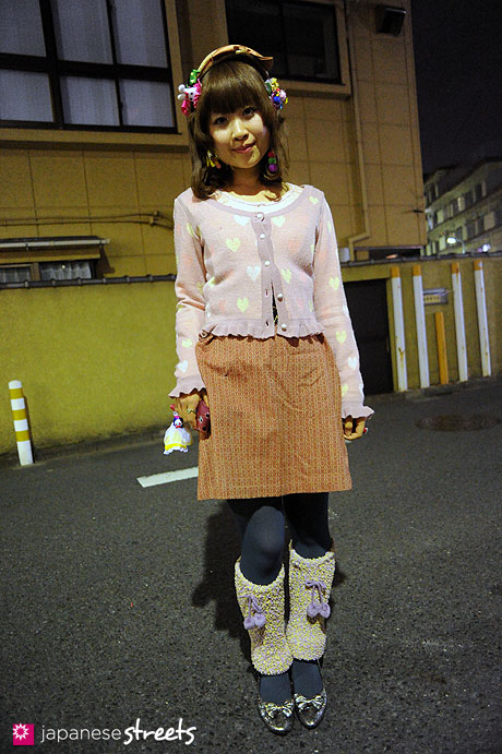 111127-1577: Japanese street fashion in Harajuku, Tokyo (LOOP, 6%DOKIDOKI, Hanjiro)
