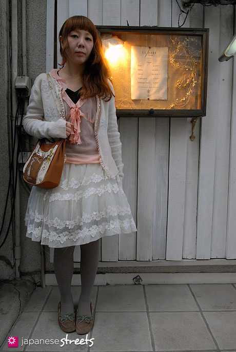 111112-6764-AY: Japanese street fashion in Harajuku, Tokyo (Irie Yawd, Dolly)