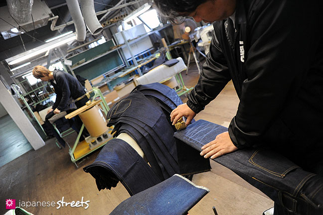 101104-6368 - Aging jeans at Kouritsu, STUDIO D’ARTISAN’s owner