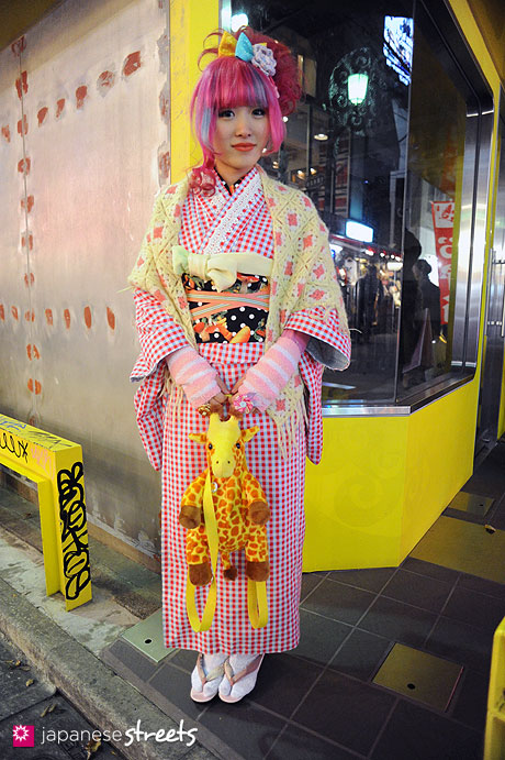 120107-2511: Japanese street fashion in Harajuku, Tokyo (6%DOKIDOKI, party baby)