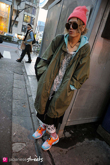 120118-2893: Japanese street fashion in Harajuku, Tokyo (American Apparel, Nozomi Ishiguro, PUMA, military surplus)