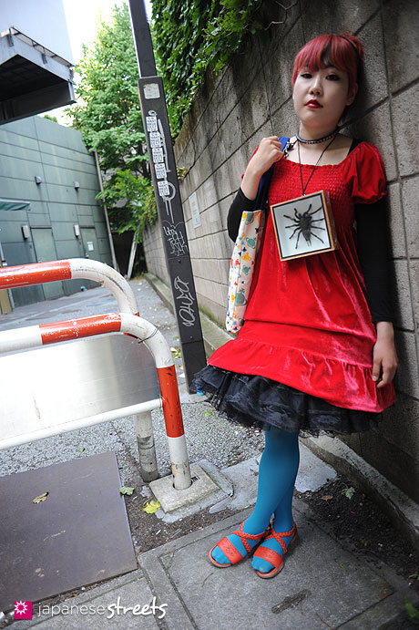 120527-5997: Japanese street fashion in Harajuku, Tokyo (Viva Cute Candy,  Vivienne Westwood)