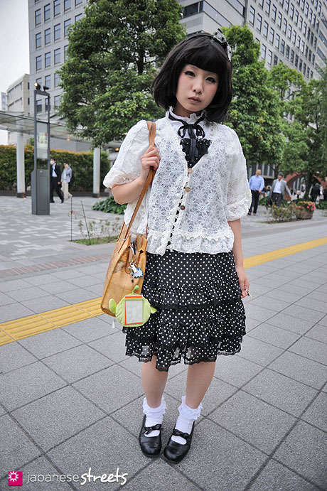 120530-6540: Japanese street fashion in Shibuya, Tokyo (Innocent World)