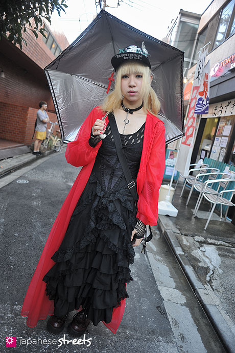 120805-7209 - Japanese street fashion in Harajuku, Tokyo (Broken Doll)