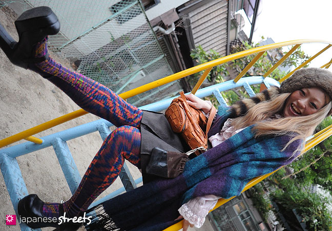 101002-7386 - Cheerful Japanese woman wearing colorful leggings