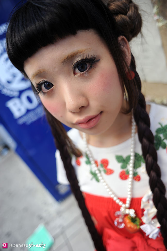 110918-1321: Japanese street fashion in Harajuku, Tokyo