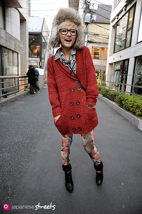 120118-2701: Japanese street fashion in Harajuku, Tokyo (H&M, Befine, Agrimony, SACRED HEART WARRIORS, Topshop, Gallerie)