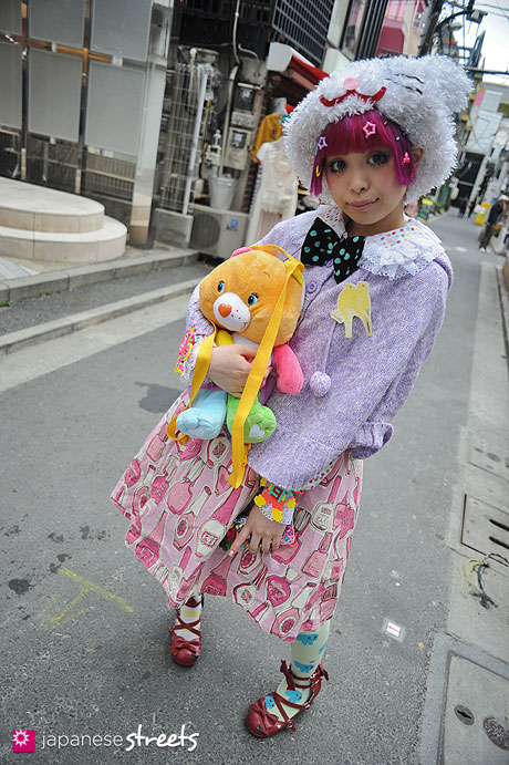 120407-9433: Japanese street fashion in Harajuku, Tokyo (Clip Joint God, Pliocene, ACDC Rag, Emily Temple Cute, Angelic Pretty, 90884, Care Bear)